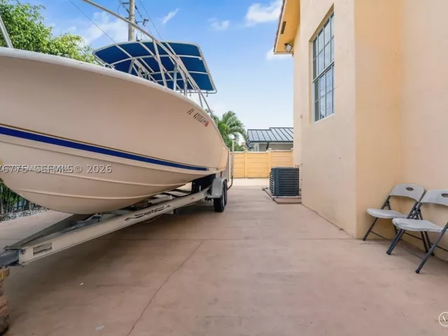 Продажа дома по адресу 13904 SW 18th Ter - фото 9393989