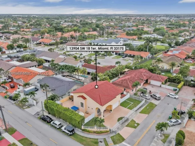 Продажа дома по адресу 13904 SW 18th Ter - фото 9393992