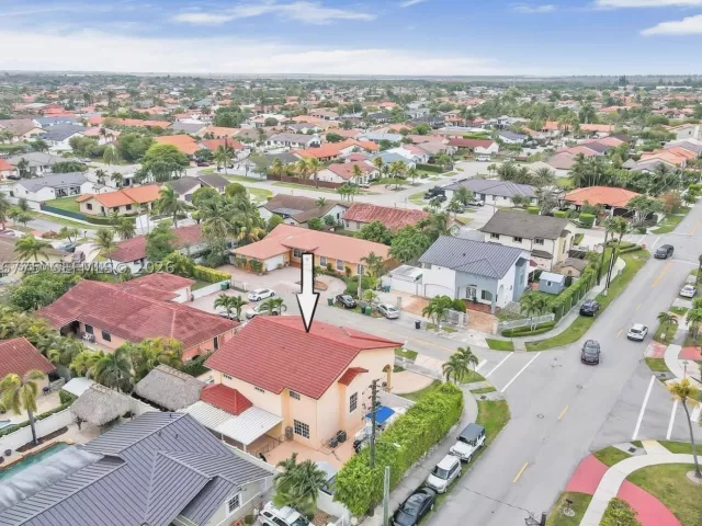 Продажа дома по адресу 13904 SW 18th Ter - фото 9393994