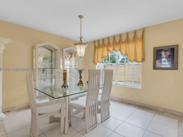 Продажа дома по адресу 13904 SW 18th Ter - фото 9393955