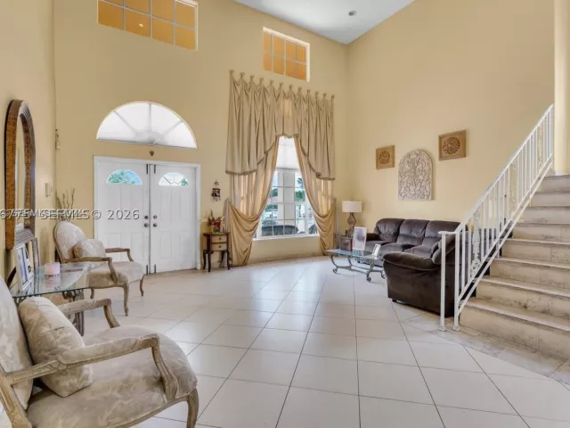 Продажа дома по адресу 13904 SW 18th Ter - фото 9393956