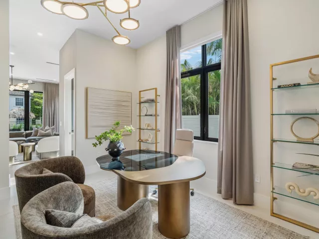 Продажа дома по адресу 748 NE 72nd Street - фото 9384312