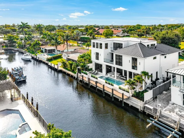 Продажа дома по адресу 748 NE 72nd Street - фото 9384318