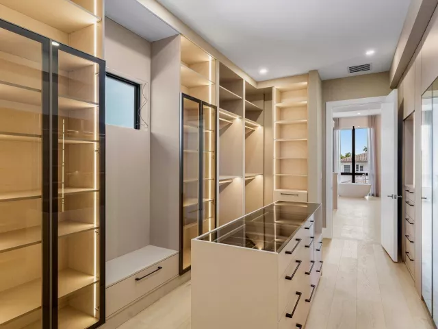 Продажа дома по адресу 748 NE 72nd Street - фото 9384325