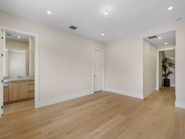 Продажа дома по адресу 748 NE 72nd Street - фото 9384329