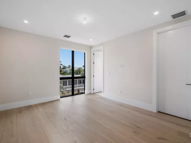 Продажа дома по адресу 748 NE 72nd Street - фото 9384331