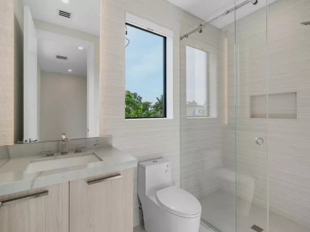 Продажа дома по адресу 748 NE 72nd Street - фото 9384332