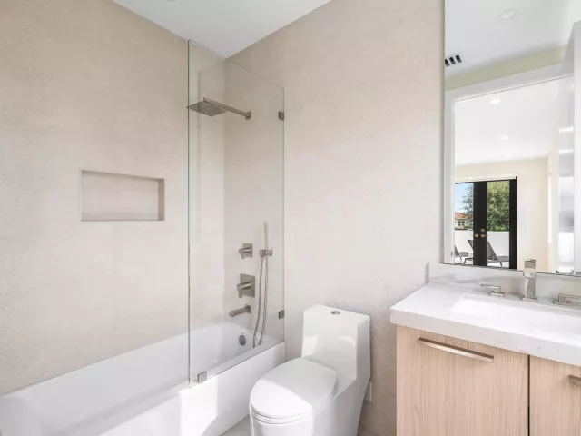 Продажа дома по адресу 748 NE 72nd Street - фото 9384334