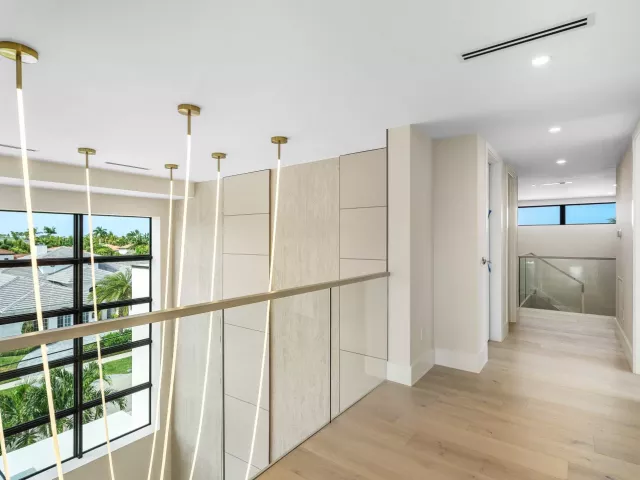 Продажа дома по адресу 748 NE 72nd Street - фото 9384337