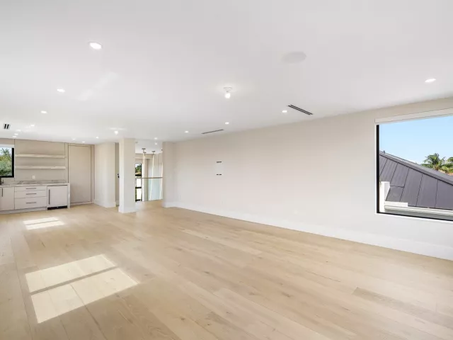 Продажа дома по адресу 748 NE 72nd Street - фото 9384338