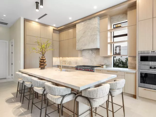 Продажа дома по адресу 748 NE 72nd Street - фото 9384305