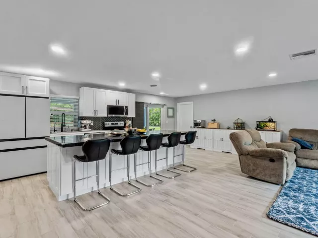 Продажа дома по адресу 4619 Coconut Boulevard - фото 9384947