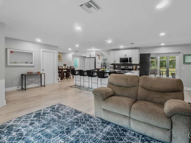 Продажа дома по адресу 4619 Coconut Boulevard - фото 9384944