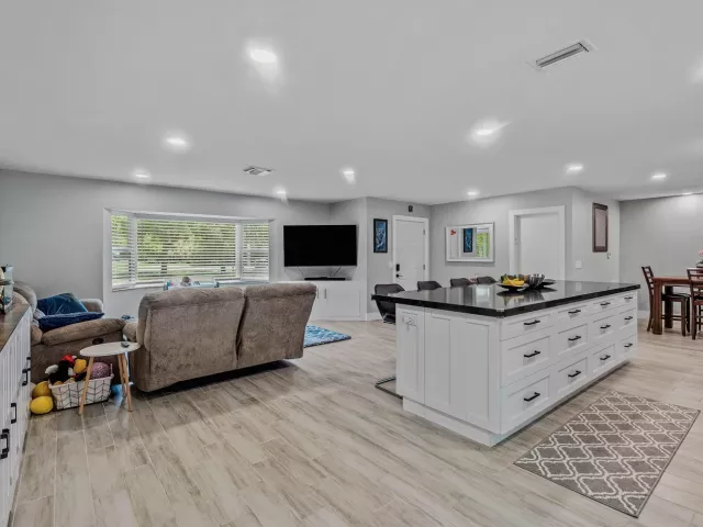 Продажа дома по адресу 4619 Coconut Boulevard - фото 9384945
