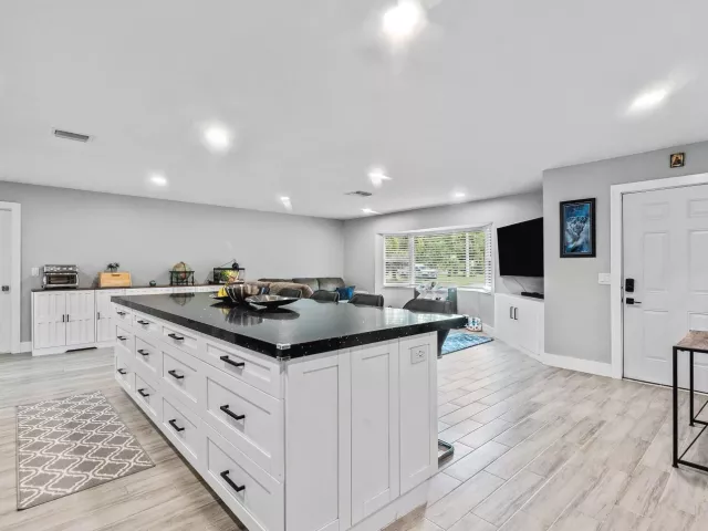 Продажа дома по адресу 4619 Coconut Boulevard - фото 9384946