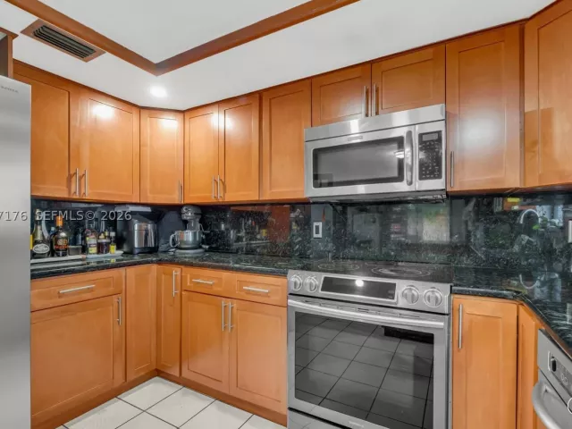 Продажа дома по адресу 9911 SW 136th Ct - фото 9386380