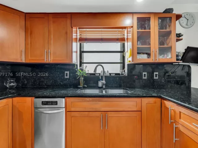 Продажа дома по адресу 9911 SW 136th Ct - фото 9386381