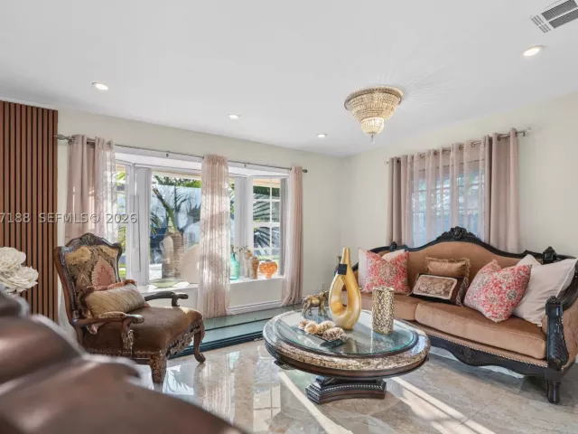 Продажа дома по адресу 2801 N 38th Ave - фото 9386808