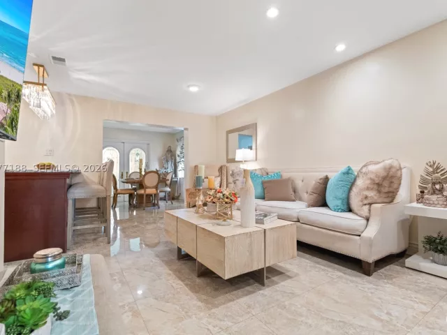 Продажа дома по адресу 2801 N 38th Ave - фото 9386811