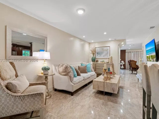 Продажа дома по адресу 2801 N 38th Ave - фото 9386812