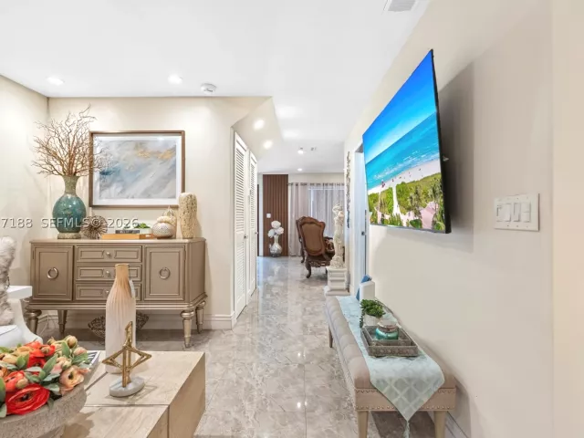 Продажа дома по адресу 2801 N 38th Ave - фото 9386813