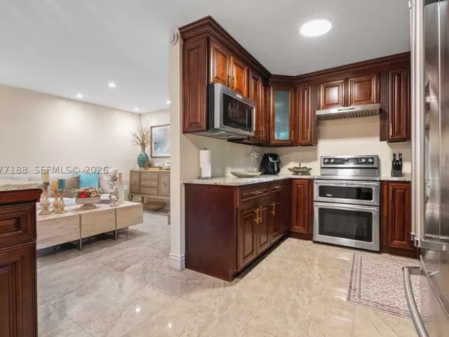 Продажа дома по адресу 2801 N 38th Ave - фото 9386815