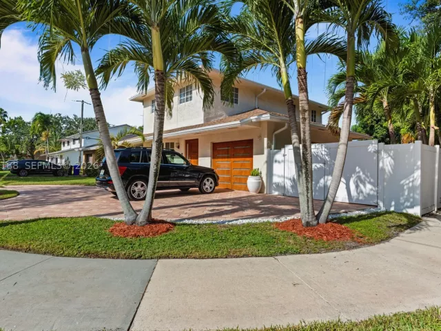 Продажа дома по адресу 2801 N 38th Ave - фото 9386798