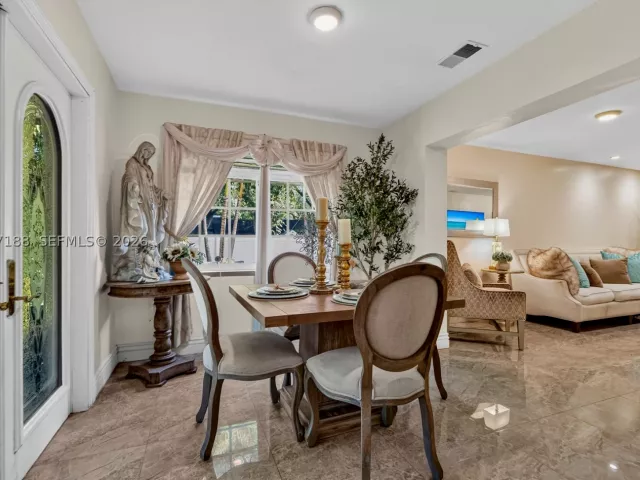 Продажа дома по адресу 2801 N 38th Ave - фото 9386819