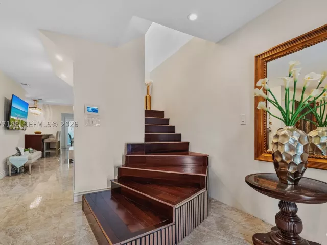 Продажа дома по адресу 2801 N 38th Ave - фото 9386821