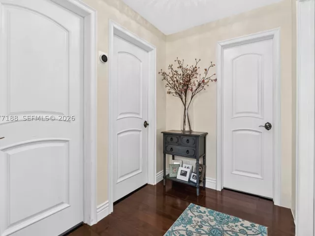Продажа дома по адресу 2801 N 38th Ave - фото 9386822