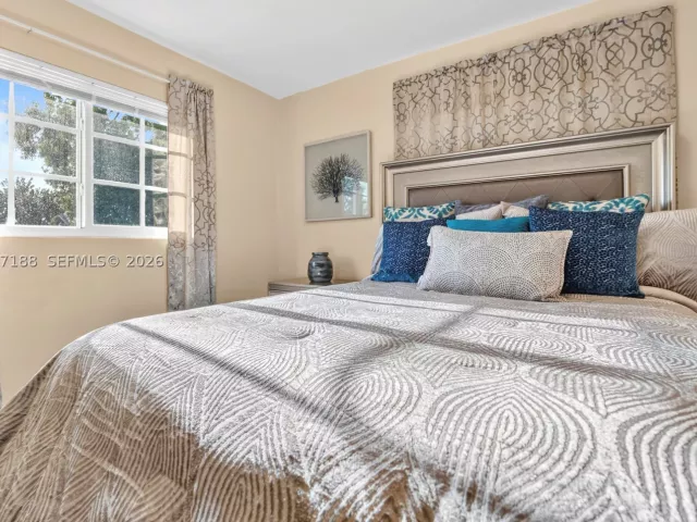 Продажа дома по адресу 2801 N 38th Ave - фото 9386825