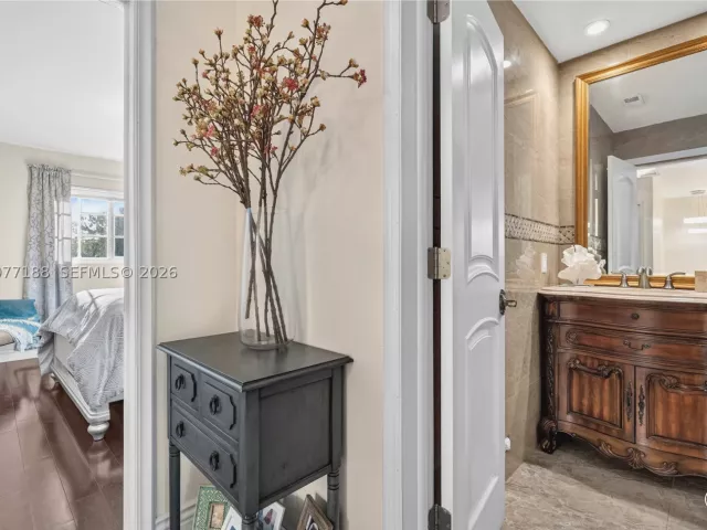 Продажа дома по адресу 2801 N 38th Ave - фото 9386826