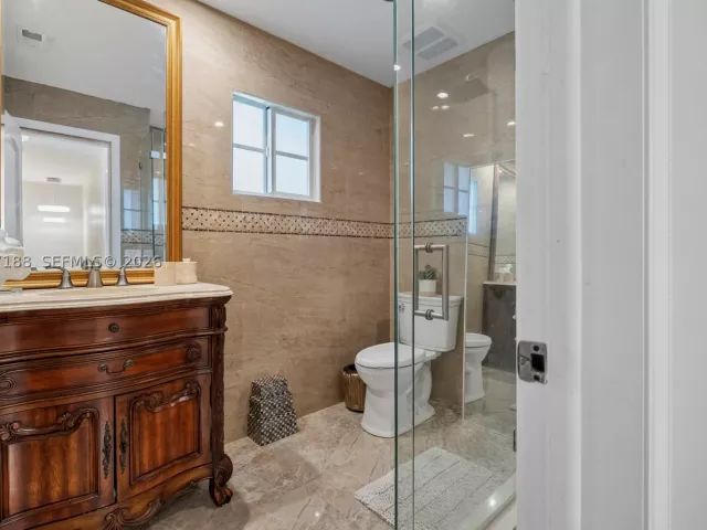 Продажа дома по адресу 2801 N 38th Ave - фото 9386828