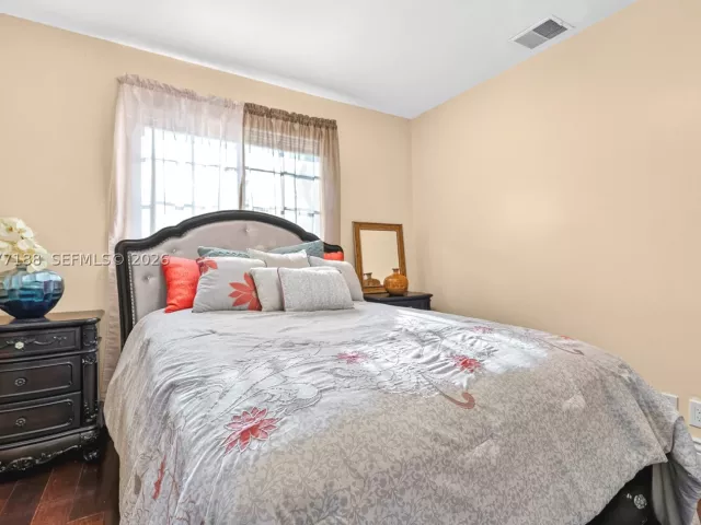 Продажа дома по адресу 2801 N 38th Ave - фото 9386829