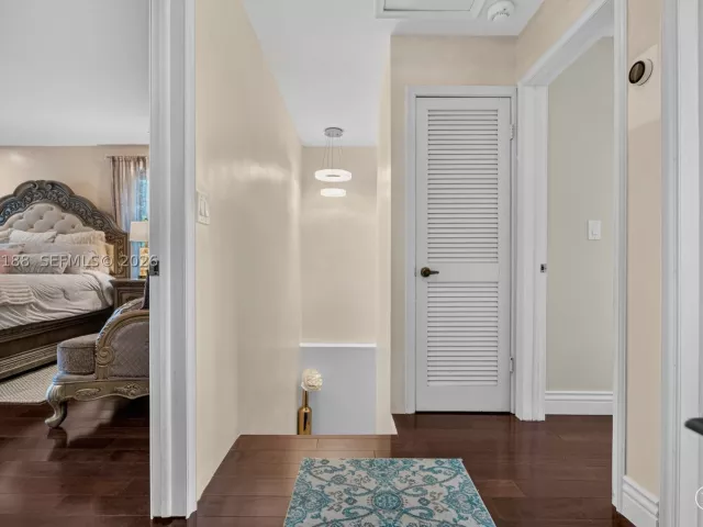 Продажа дома по адресу 2801 N 38th Ave - фото 9386831