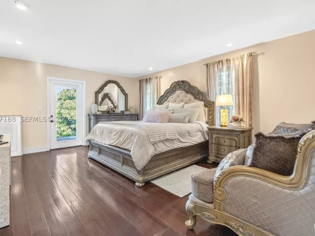 Продажа дома по адресу 2801 N 38th Ave - фото 9386832