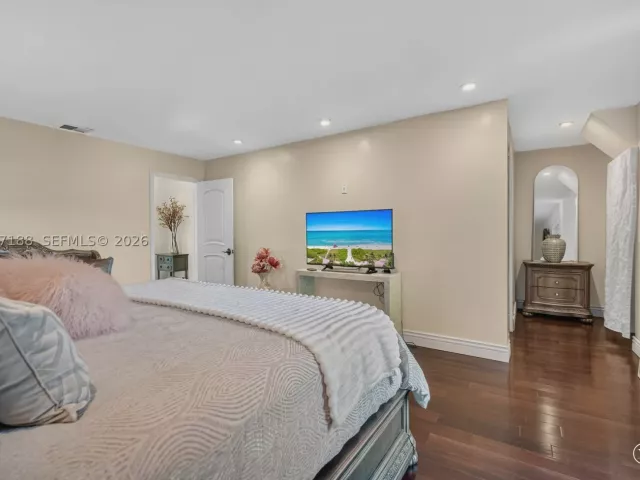Продажа дома по адресу 2801 N 38th Ave - фото 9386834