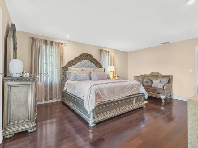 Продажа дома по адресу 2801 N 38th Ave - фото 9386835