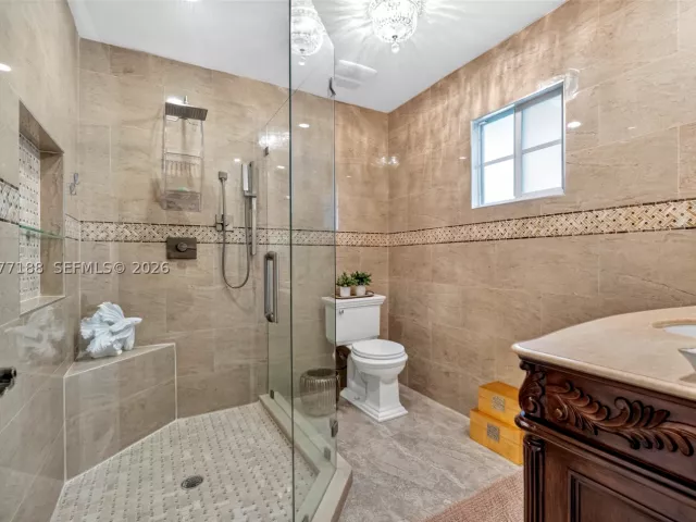 Продажа дома по адресу 2801 N 38th Ave - фото 9386836