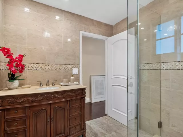 Продажа дома по адресу 2801 N 38th Ave - фото 9386837