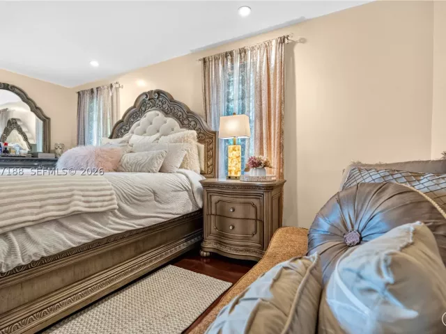Продажа дома по адресу 2801 N 38th Ave - фото 9386840