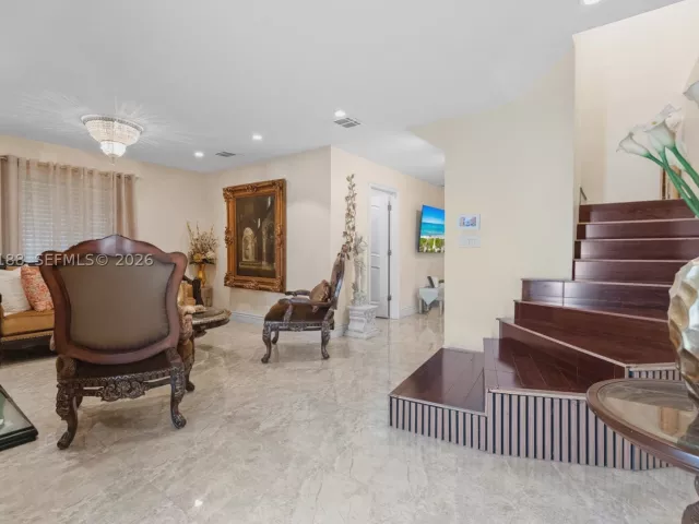 Продажа дома по адресу 2801 N 38th Ave - фото 9386805