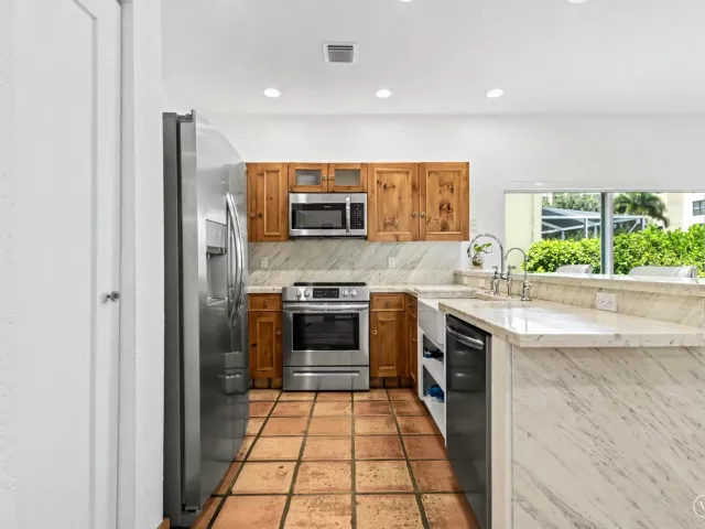 Продажа дома по адресу 7419 Panache Way - фото 9386317