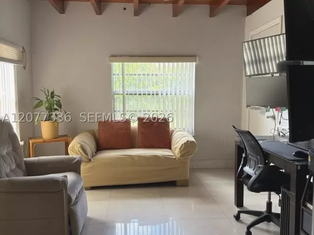 Продажа дома по адресу 4289 NW 5th St - фото 9387806