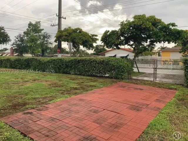 Продажа дома по адресу 4289 NW 5th St - фото 9387818