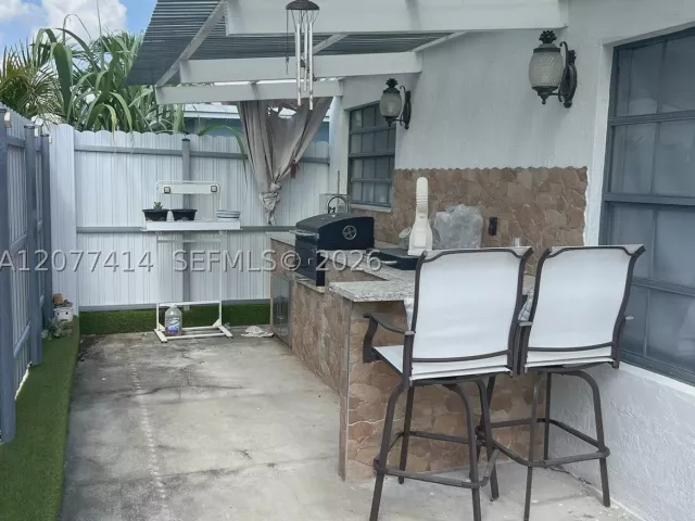 Продажа дома по адресу 5861 SW 149th Ct - фото 9389400