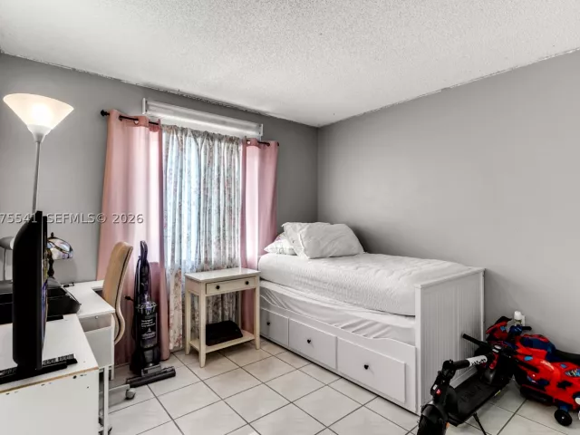 Продажа дома по адресу 18230 SW 143rd Ct - фото 9389370