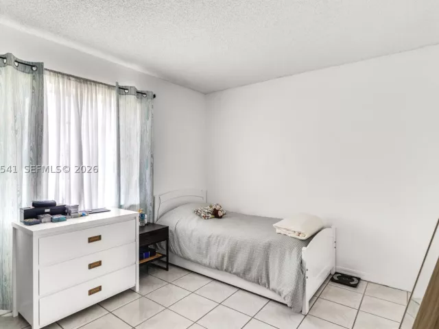 Продажа дома по адресу 18230 SW 143rd Ct - фото 9389372