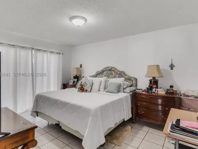 Продажа дома по адресу 18230 SW 143rd Ct - фото 9389375