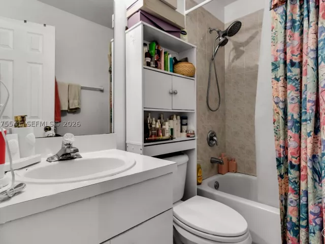 Продажа дома по адресу 18230 SW 143rd Ct - фото 9389376